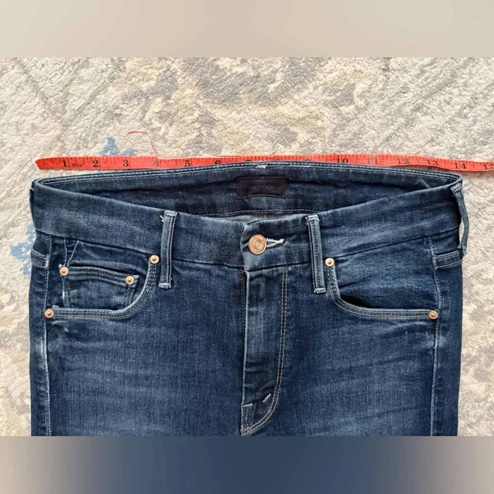 MOTHER Denim Looker Crop Jeans - On the Edge - Picture 10 of 11